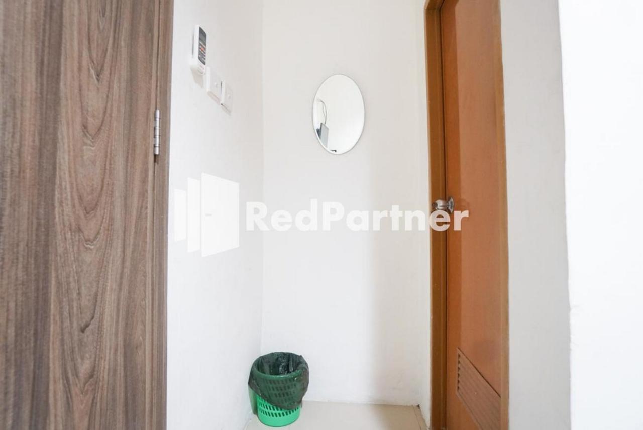 Eascot Hotel Mitra Reddoorz Dżakarta Zewnętrze zdjęcie
